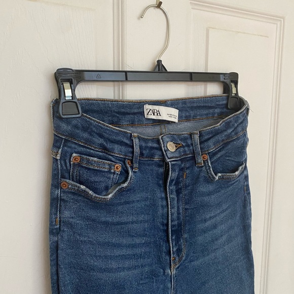 Zara Dark Wash Skinny Jeans (6) - Picture 2 of 4